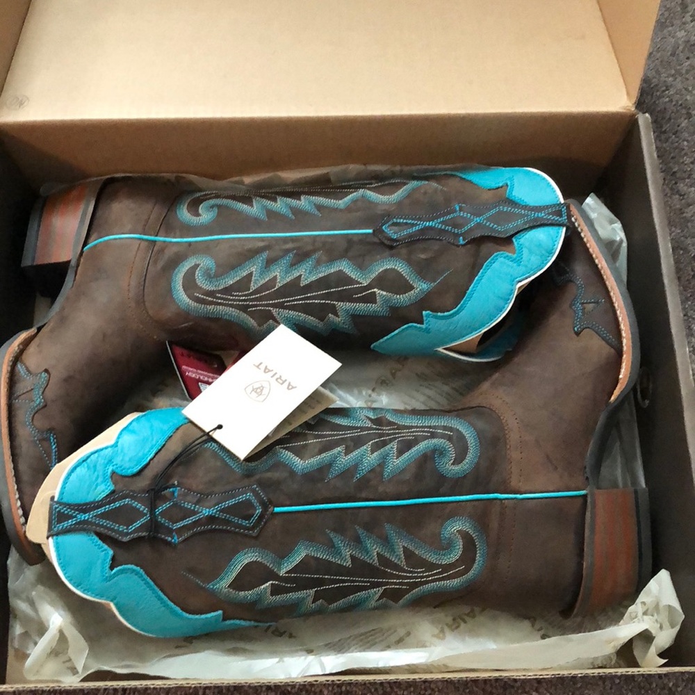 ARIAT women’s cowgirl boots